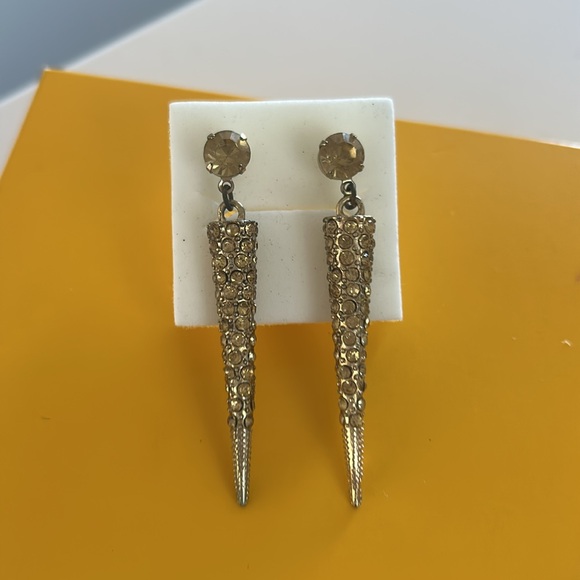 Earring - Picture 3 of 5